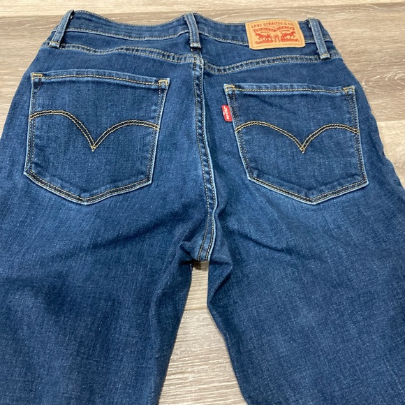 Levi’s Classic Blue Women's Jeans Denim Waist 27 - Picture 3 of 13